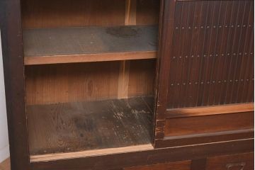 アンティーク家具　縦桟引き戸の近江水屋箪笥キャビネット(収納棚、戸棚)(R-036288)