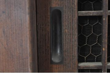 アンティーク家具　前面ケヤキ材・ヒノキ材　四尺水屋箪笥(戸棚、収納棚、食器棚、キャビネット、茶箪笥)(R-036292)