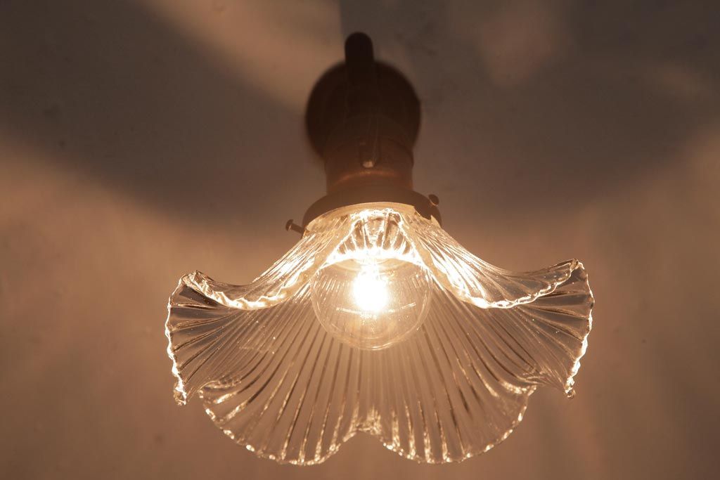 アンティーク照明　昭和初期　フリルシェードがおしゃれな西洋風のウォールランプ(壁付け照明)