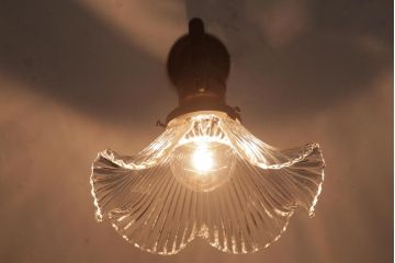 アンティーク照明　昭和初期　フリルシェードがおしゃれな西洋風のウォールランプ(壁付け照明)