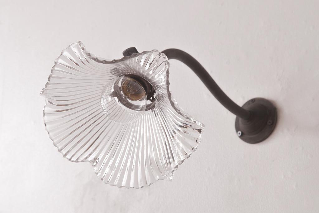 アンティーク照明　昭和初期　フリルシェードがおしゃれな西洋風のウォールランプ(壁付け照明)