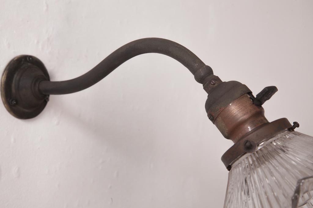 アンティーク照明　昭和初期　フリルシェードがおしゃれな西洋風のウォールランプ(壁付け照明)