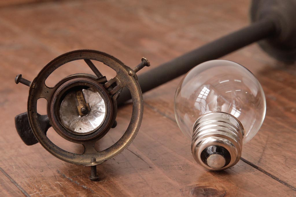 アンティーク照明　昭和初期　フリルシェードがおしゃれな西洋風のウォールランプ(壁付け照明)