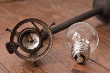 アンティーク照明　昭和初期　フリルシェードがおしゃれな西洋風のウォールランプ(壁付け照明)