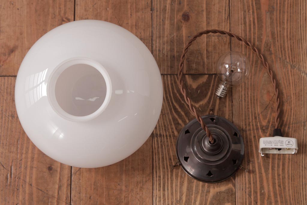 アンティーク照明　ふっくらとしたシェードが可愛らしいペンダントライト(天井照明)