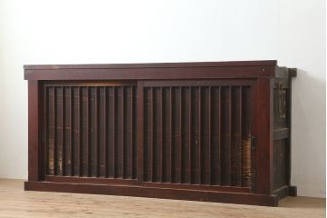 アンティーク家具　明治期　桟の引き戸が魅力の六尺収納箪笥・上段(キャビネット、水屋箪笥)(R-036311)