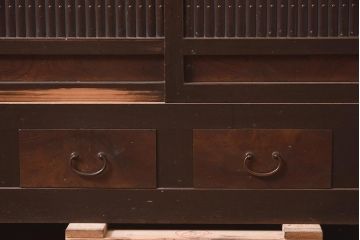 アンティーク家具　明治期　丸桟　銅金具　上手物の近江水屋箪笥キャビネット(収納棚、サイドボード)(R-036314)