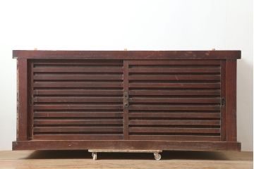アンティーク家具　明治期　桟の引き戸が魅力の六尺収納箪笥・下段(キャビネット、水屋箪笥)(R-036317)