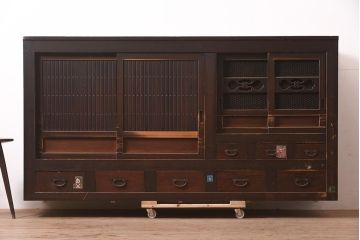 アンティーク家具　縦桟引き戸の近江水屋箪笥テレビ台(キャビネット、戸棚、収納棚、サイドボード、食器棚)(R-036353)