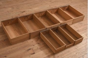 アンティーク家具　縦桟引き戸の近江水屋箪笥テレビ台(キャビネット、戸棚、収納棚、サイドボード、食器棚)(R-036353)