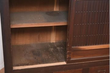 アンティーク家具　縦桟引き戸の近江水屋箪笥テレビ台(キャビネット、戸棚、収納棚、サイドボード、食器棚)(R-036353)