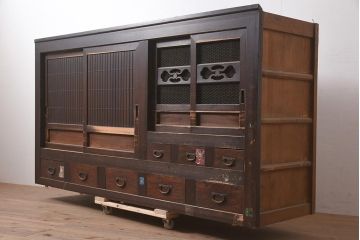 アンティーク家具　縦桟引き戸の近江水屋箪笥テレビ台(キャビネット、戸棚、収納棚、サイドボード、食器棚)(R-036353)