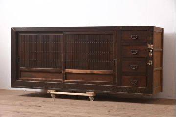 アンティーク家具　縦桟引き戸の近江水屋箪笥テレビ台(キャビネット、戸棚)(R-036354)