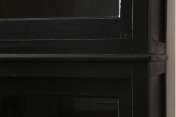 アンティーク家具　昭和初期　ノスタルジックな雰囲気が漂う黒塗りキャビネット(重ね戸棚、戸棚、収納棚、飾り棚)(R-036360)