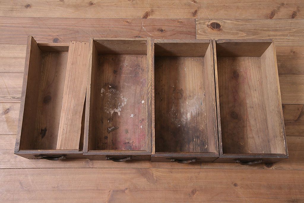 アンティーク家具　シンプルな四尺水屋箪笥(キャビネット、収納棚)(R-036363)