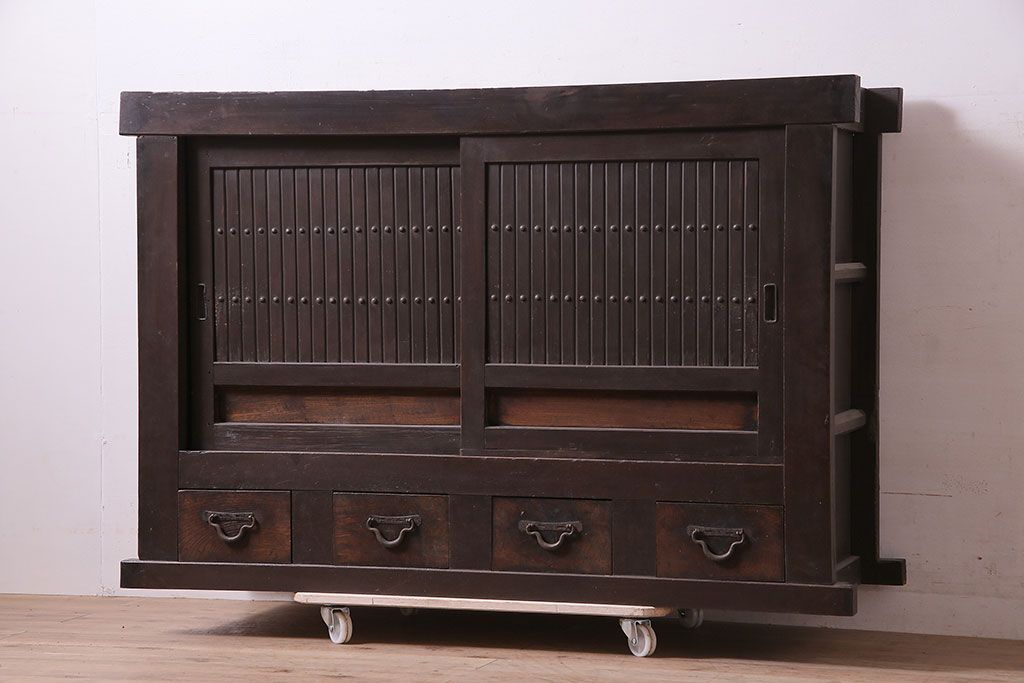 アンティーク家具　シンプルな四尺水屋箪笥(サイドボード、テレビ台)(R-036364)