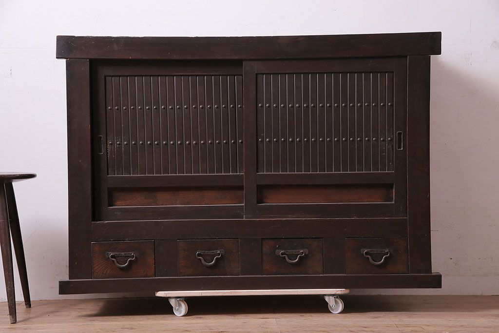 アンティーク家具　シンプルな四尺水屋箪笥(サイドボード、テレビ台)(R-036364)