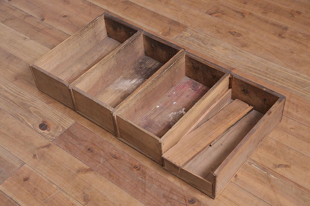 アンティーク家具　シンプルな四尺水屋箪笥(サイドボード、テレビ台)(R-036364)