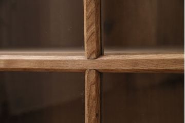アンティーク家具　ストリップド(剥離)　前面ニレ材　シンプルな戸棚(飾り棚、収納棚)(R-036382)