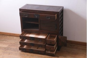 アンティーク家具　明治期　ヒノキ材　堅牢さと品格が漂うリメイク帳場箪笥(時代箪笥、収納棚、戸棚)