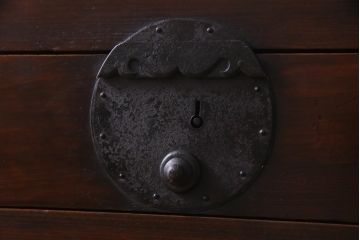 アンティーク家具　明治期　ヒノキ材　堅牢さと品格が漂うリメイク帳場箪笥(時代箪笥、収納棚、戸棚)