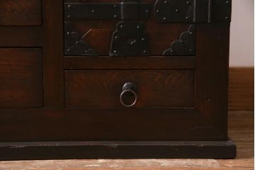 アンティーク家具　明治期　ヒノキ材　堅牢さと品格が漂うリメイク帳場箪笥(時代箪笥、収納棚、戸棚)