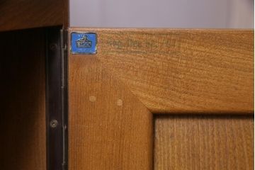 ヴィンテージ家具　イギリス家具　ERCOL(アーコール)　柔らかな雰囲気を醸し出す北欧スタイルのキャビネット(収納棚、サイドボード、戸棚、ビンテージ)