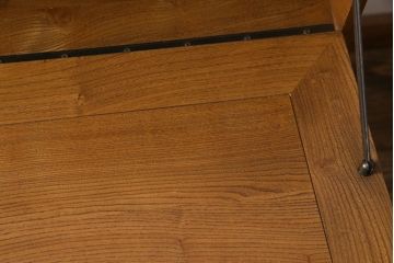 ヴィンテージ家具　イギリス家具　ERCOL(アーコール)　柔らかな雰囲気を醸し出す北欧スタイルのキャビネット(収納棚、サイドボード、戸棚、ビンテージ)