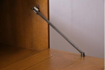 ヴィンテージ家具　イギリス家具　ERCOL(アーコール)　柔らかな雰囲気を醸し出す北欧スタイルのキャビネット(収納棚、サイドボード、戸棚、ビンテージ)