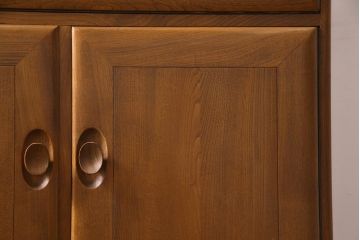 ヴィンテージ家具　イギリス家具　ERCOL(アーコール)　柔らかな雰囲気を醸し出す北欧スタイルのキャビネット(収納棚、サイドボード、戸棚、ビンテージ)