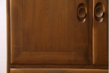 ヴィンテージ家具　イギリス家具　ERCOL(アーコール)　柔らかな雰囲気を醸し出す北欧スタイルのキャビネット(収納棚、サイドボード、戸棚、ビンテージ)