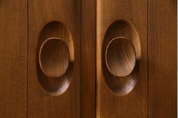 ヴィンテージ家具　イギリス家具　ERCOL(アーコール)　柔らかな雰囲気を醸し出す北欧スタイルのキャビネット(収納棚、サイドボード、戸棚、ビンテージ)