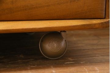 ヴィンテージ家具　イギリス家具　ERCOL(アーコール)　柔らかな雰囲気を醸し出す北欧スタイルのキャビネット(収納棚、サイドボード、戸棚、ビンテージ)
