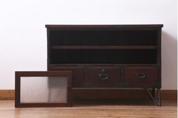 アンティーク家具　鉄脚付リメイク　前面ケヤキ材　漆塗り　ヴィンテージテイストなテレビ台(リビングボード、ローボード、戸棚、ビンテージ)