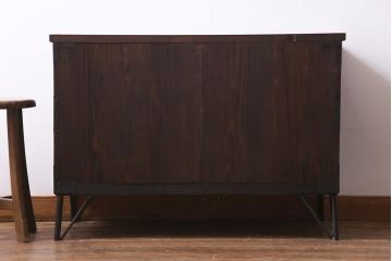 アンティーク家具　鉄脚付リメイク　前面ケヤキ材　漆塗り　ヴィンテージテイストなテレビ台(リビングボード、ローボード、戸棚、ビンテージ)