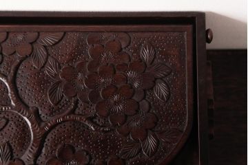 中古　軽井沢彫り　大阪屋家具店　桜の彫刻が美しい姫鏡台(卓上ドレッサー、メイクボックス)
