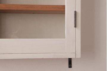 ペイント家具　レトロ　可愛らしい色合いのウォールキャビネット(壁掛け収納棚、吊り棚)