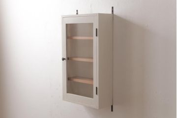 ペイント家具　レトロ　可愛らしい色合いのウォールキャビネット(壁掛け収納棚、吊り棚)