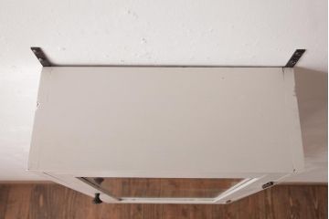 ペイント家具　レトロ　可愛らしい色合いのウォールキャビネット(壁掛け収納棚、吊り棚)