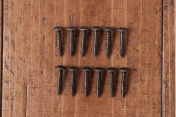 ペイント家具　レトロ　可愛らしい色合いのウォールキャビネット(壁掛け収納棚、吊り棚)