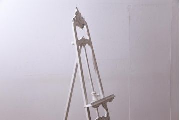 アンティーク雑貨　フランス輸入家具　ペイント　ロココ様式　フレンチスタイルを盛り上げるイーゼル(画架、ディスプレイ)