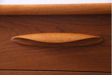 ヴィンテージ家具　イギリス　austinsuite(オースティンスイート)社　チーク材の温かみが魅力のチェスト(引き出し、ビンテージ)