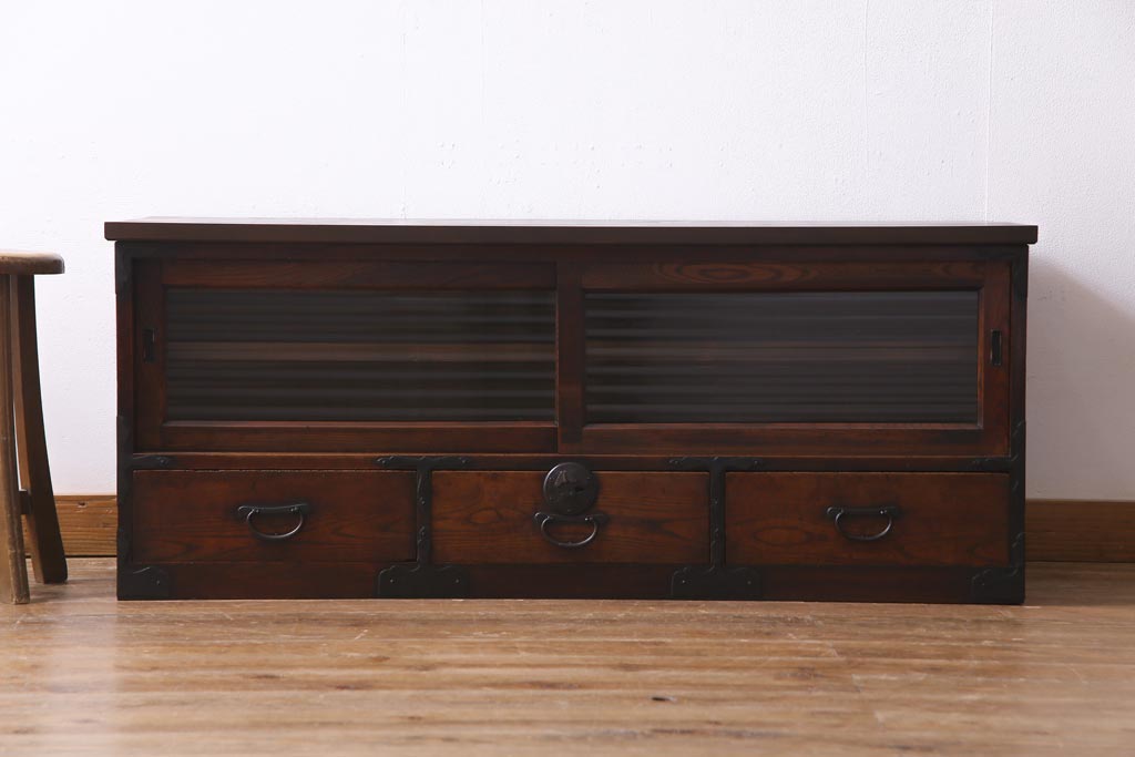 和製　アンティーク家具　前板ケヤキ材　モールガラス入り　味わい深い風合いが格好いいリメイクテレビ台(ローボード、収納棚、テレビボード)