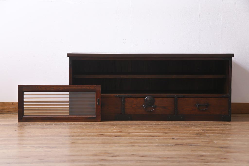 和製　アンティーク家具　前板ケヤキ材　モールガラス入り　味わい深い風合いが格好いいリメイクテレビ台(ローボード、収納棚、テレビボード)