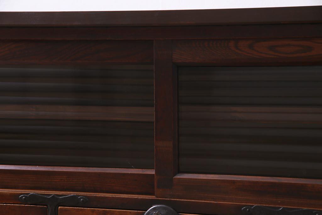 和製　アンティーク家具　前板ケヤキ材　モールガラス入り　味わい深い風合いが格好いいリメイクテレビ台(ローボード、収納棚、テレビボード)