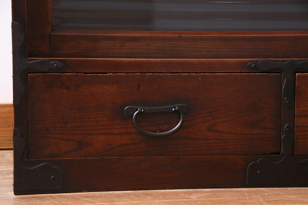 和製　アンティーク家具　前板ケヤキ材　モールガラス入り　味わい深い風合いが格好いいリメイクテレビ台(ローボード、収納棚、テレビボード)