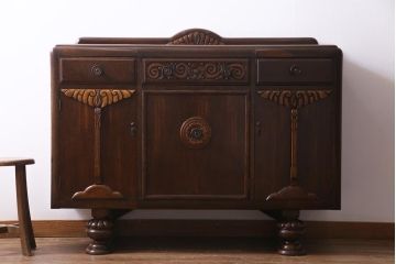 アンティーク家具　イギリスアンティーク　オーク材　格調高い佇まいが目を惹くキャビネット(収納棚、サイドボード)