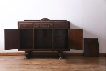 アンティーク家具　イギリスアンティーク　オーク材　格調高い佇まいが目を惹くキャビネット(収納棚、サイドボード)
