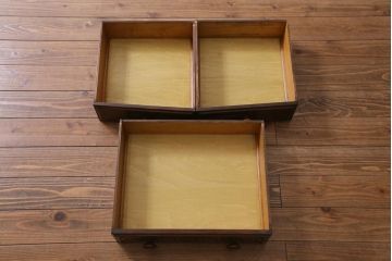 アンティーク家具　イギリスアンティーク　オーク材　格調高い佇まいが目を惹くキャビネット(収納棚、サイドボード)