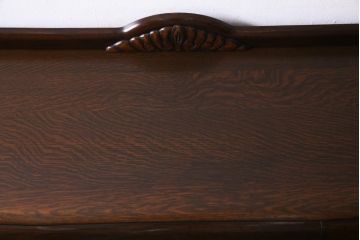 アンティーク家具　イギリスアンティーク　オーク材　格調高い佇まいが目を惹くキャビネット(収納棚、サイドボード)